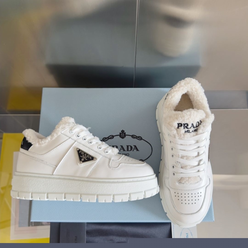 Pra*a casual shoes